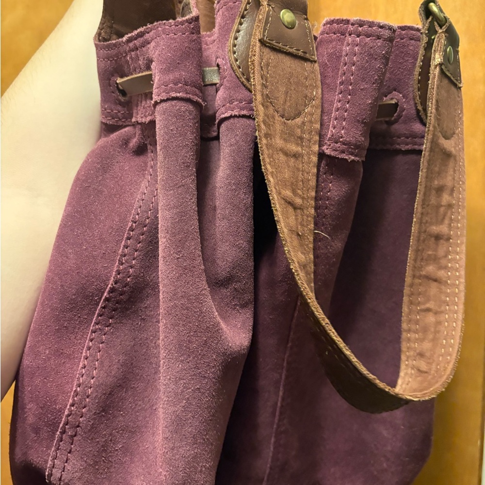 Lucky Brand Plum Suede Bucket Shoulder Bag with Brown Trim - Picture 4 of 5